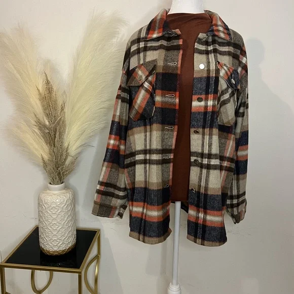 Shacket - Picture 1 of 2